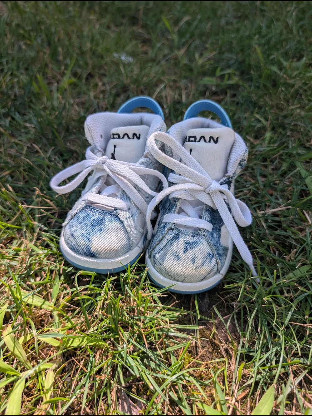 Jordan Kids Denim-Print Sneakers in Blue and White